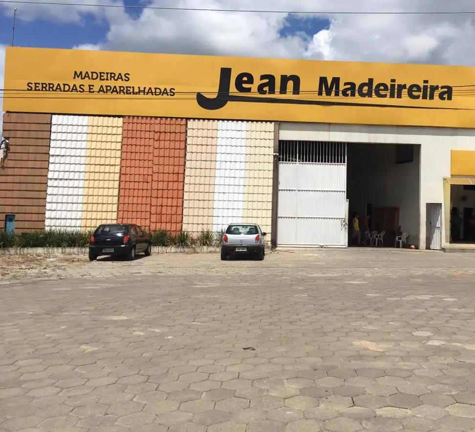 Fachada da loja da Jean Madeireira em Santo Antônio de Jesus